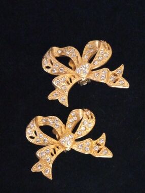 High End Gold-Tone Crystal Bow Clip-on Earrings